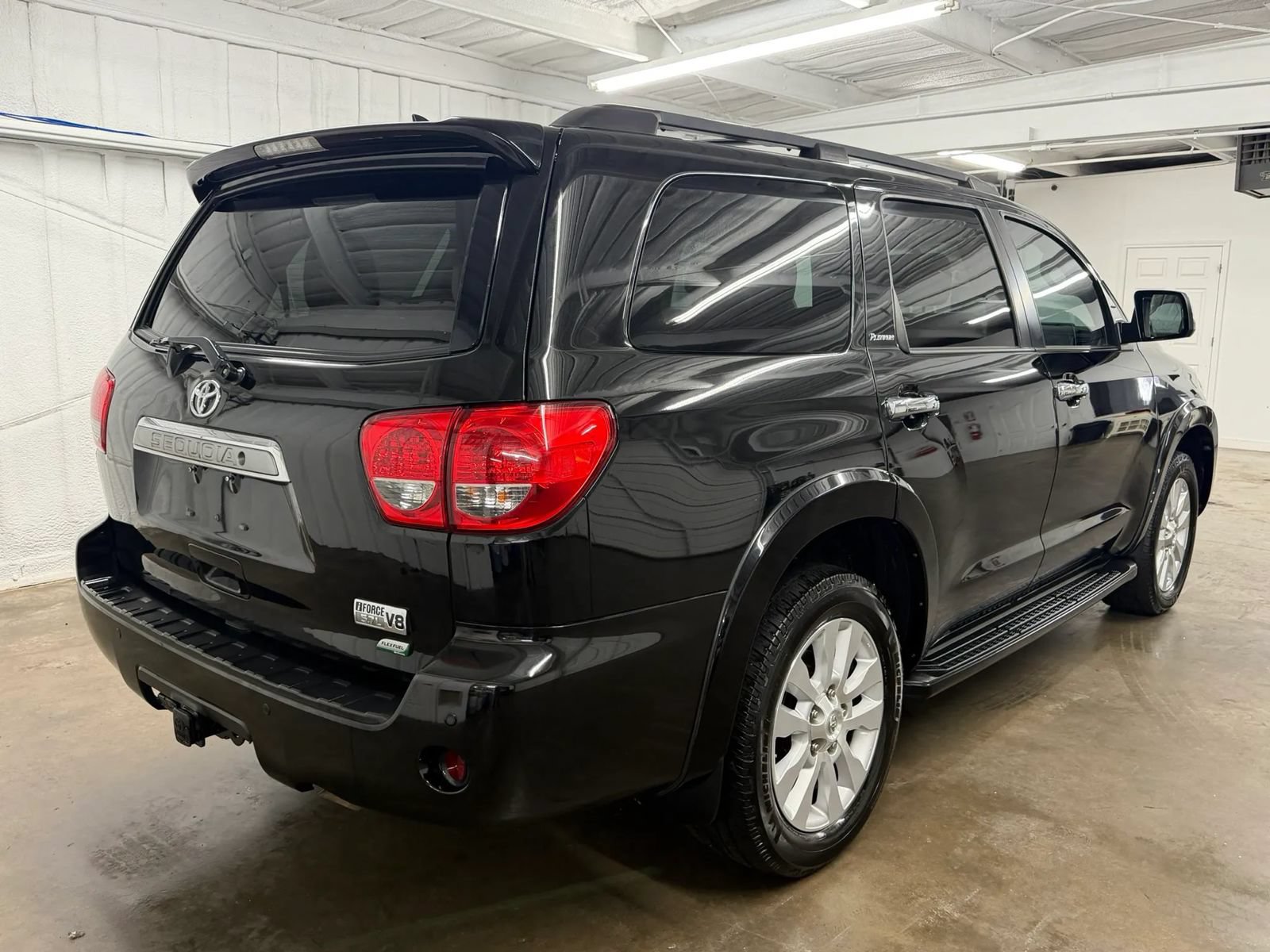 Used 2017 Toyota Sequoia Platinum AWD/4WD image 4
