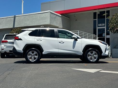 Used 2022 Toyota RAV4 XLE w/ Convenience Package FWD image 6