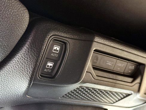 Used 2025 Jeep Wrangler Unlimited Sahara image 21