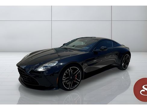 Used 2025 Aston Martin V8 Vantage Coupe RWD image 1