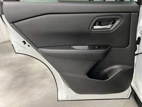 Used 2025 Nissan Rogue SV AWD/4WD image 19