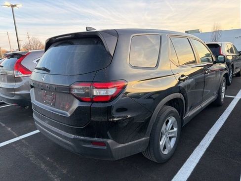 Used 2023 Honda Pilot LX image 4