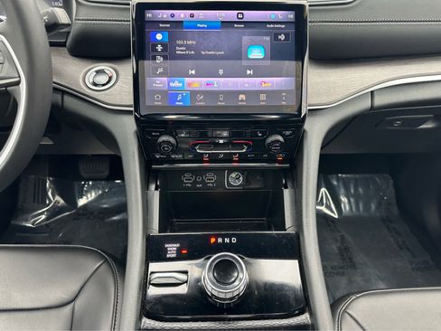 Used 2025 Jeep Grand Cherokee Limited image 15