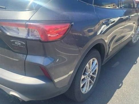 Used 2020 Ford Escape SE FWD image 2