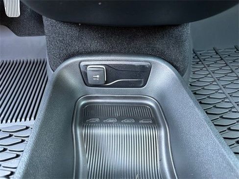 New 2025 Chrysler Pacifica Select image 19