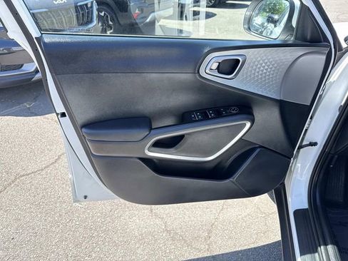 Used 2025 Kia Soul LX w/ LX Technology Package image 13