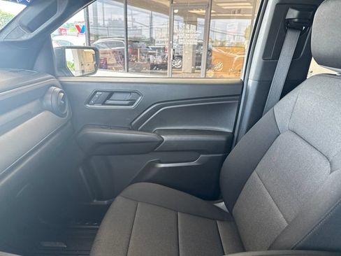Used 2025 Chevrolet Colorado Trail Boss AWD/4WD image 25
