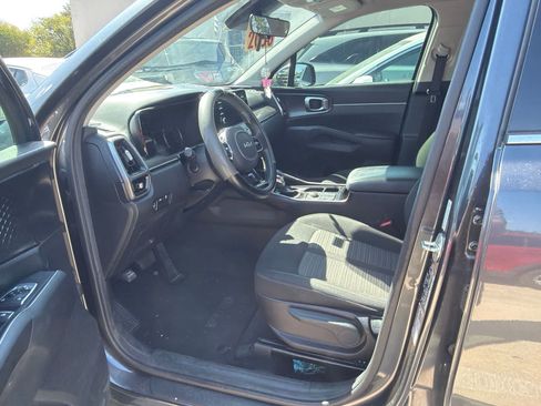 Used 2022 Kia Sorento LX FWD image 3