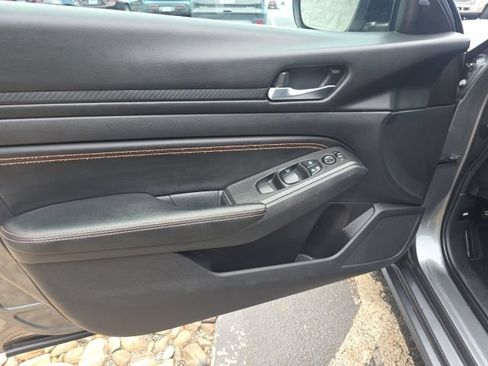Used 2019 Nissan Altima 2.5 SR FWD image 14