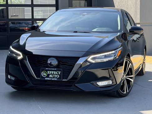 Used 2022 Nissan Sentra SR w/ SR Premium Package FWD image 3