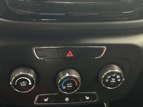 Used 2018 Jeep Compass Latitude image 30