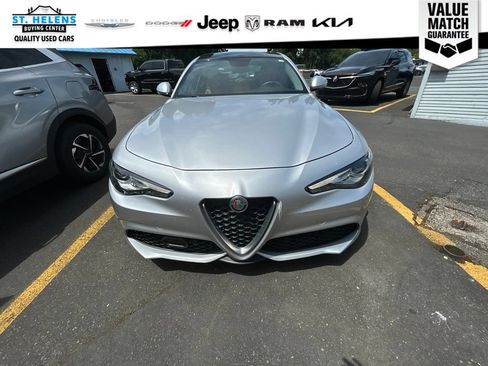 Used 2019 Alfa Romeo Giulia Ti Sport w/ Quick Order Package 22S Sport AWD/4WD image 4