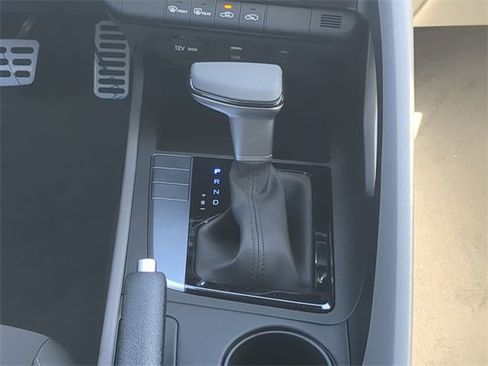 Used 2025 Hyundai Elantra Sport image 17