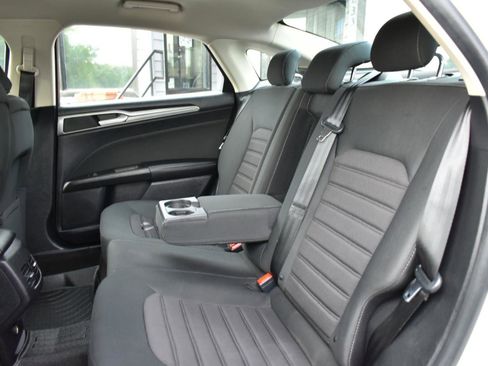 Used 2020 Ford Fusion SE FWD image 21