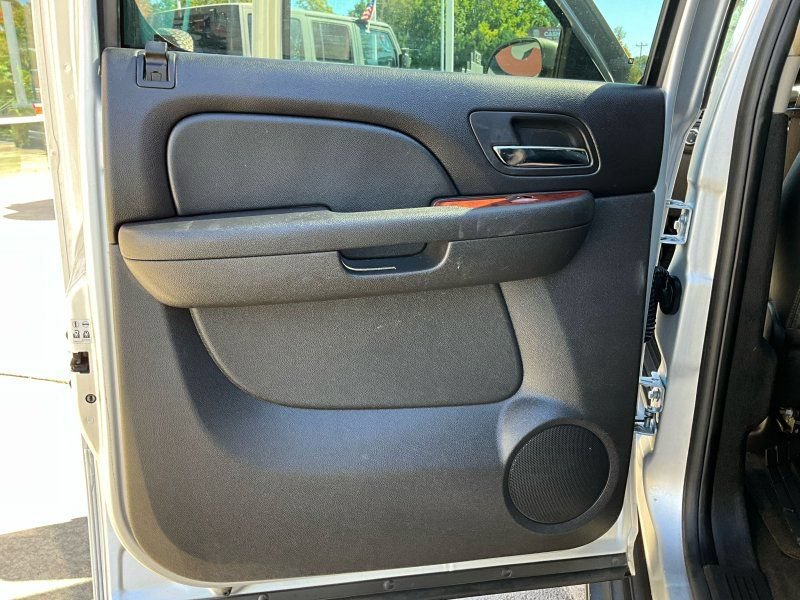 Used 2012 Chevrolet Avalanche LT AWD/4WD image 16