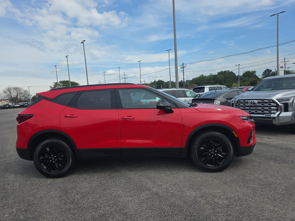 Used 2021 Chevrolet Blazer LT w/ Midnight/Sport Edition FWD image 3