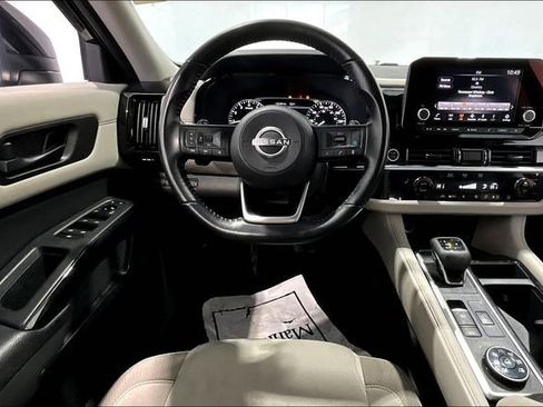 Used 2024 Nissan Pathfinder SV w/ SV Premium Package AWD/4WD image 8