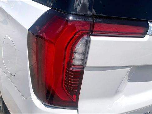 Used 2025 GMC Yukon Denali w/ Denali Reserve Package RWD image 29