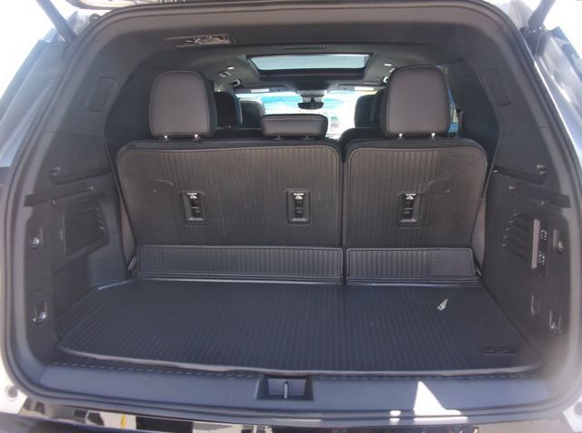 Used 2026 Chevrolet Traverse High Country w/ LPO, Floor Liner Package AWD/4WD image 28