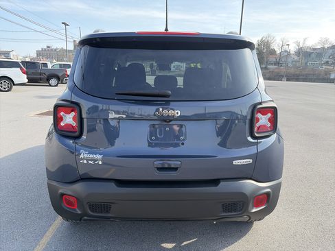 Used 2022 Jeep Renegade Latitude image 4