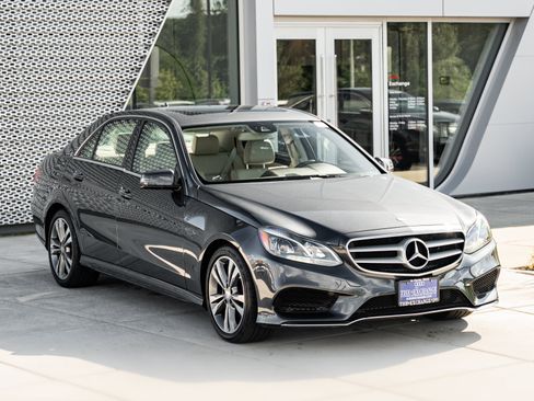 Used 2014 Mercedes-Benz E 350 4MATIC Sedan image 2