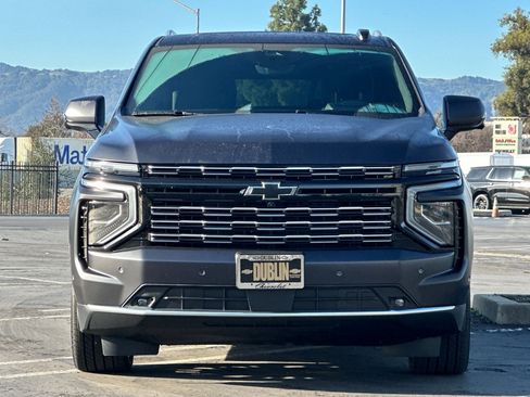 Certified 2025 Chevrolet Suburban High Country image 9