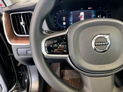 Used 2024 Volvo XC60 B5 Plus image 37