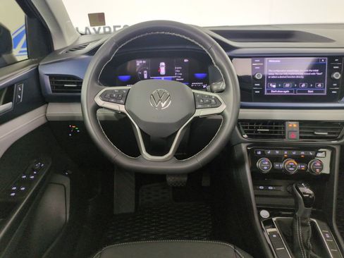 Used 2024 Volkswagen Taos SE w/ Panoramic Sunroof Package AWD/4WD image 16