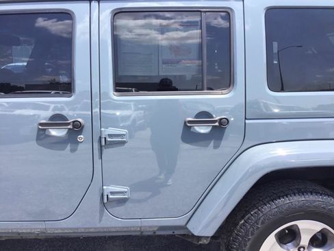 Used 2014 Jeep Wrangler Unlimited Sahara w/ Connectivity Group AWD/4WD image 18