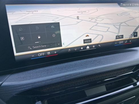 Used 2025 BMW 330i Sedan w/ M Sport Package image 22