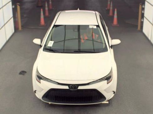 Used 2021 Toyota Corolla LE FWD image 3