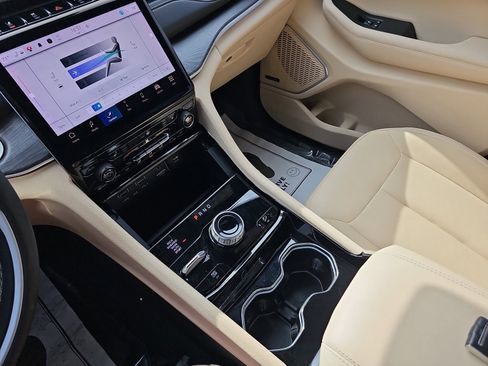 Used 2022 Jeep Grand Cherokee Limited 4xe image 26