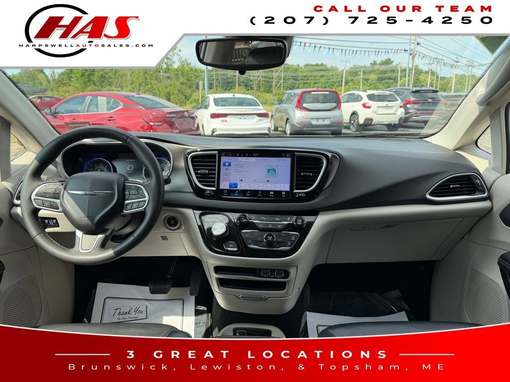 Used 2023 Chrysler Pacifica Touring-L FWD image 17