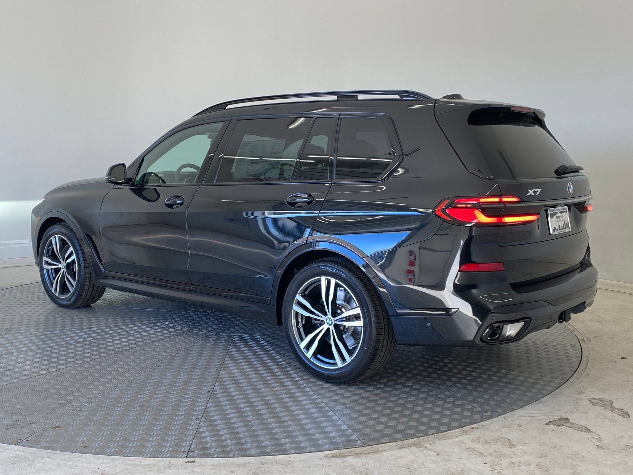Used 2026 BMW X7 xDrive40i w/ M Sport Package AWD/4WD image 3