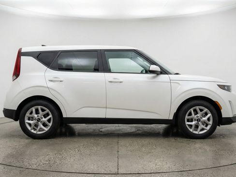 Used 2025 Kia Soul LX w/ LX Technology Package FWD image 11