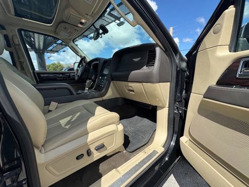 Used 2015 Lincoln Navigator 4WD w/ Equipment Group 101A Reserve image 15
