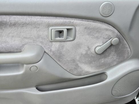 Used 2002 Toyota Tacoma 2WD Regular Cab image 17