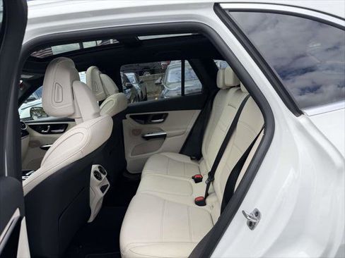 Used 2025 Mercedes-Benz GLC 350e 4MATIC image 12