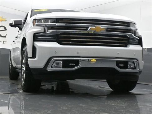 Used 2020 Chevrolet Silverado 1500 High Country w/ Technology Package image 3
