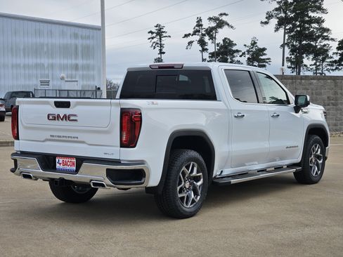 New 2026 GMC Sierra 1500 SLT image 3