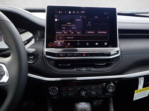 New 2026 Jeep Compass Latitude image 17