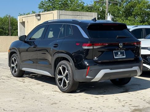 New 2026 Volkswagen Tiguan SE FWD image 7