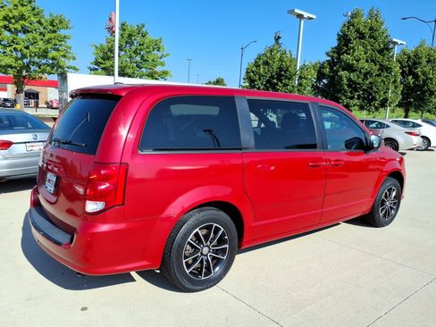 Used 2015 Dodge Grand Caravan SE w/ Quick Order Package 29E SE FWD image 3