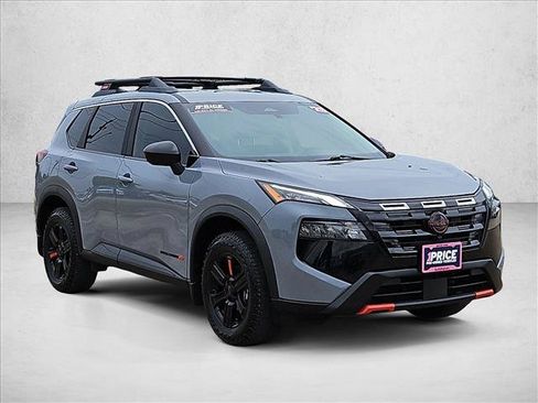 Used 2025 Nissan Rogue SV AWD/4WD image 3
