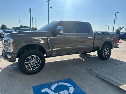 Used 2026 Ford F250 Platinum w/ Platinum Plus Package AWD/4WD image 4