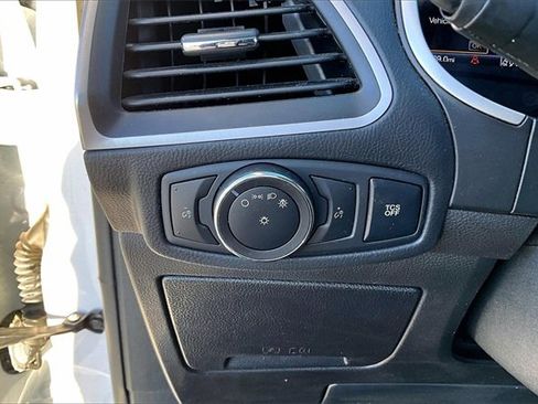 Used 2021 Ford Edge SE image 15