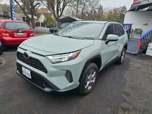 Used 2022 Toyota RAV4 XLE image 1