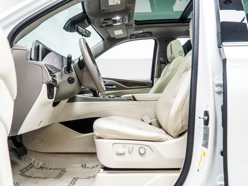 Used 2022 Cadillac Escalade Premium Luxury Platinum w/ Heavy-Duty Trailer Package image 44