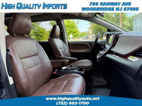 Used 2020 Toyota Sienna Limited Premium AWD/4WD image 24
