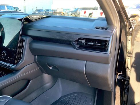 Certified 2025 GMC Yukon AT4 Ultimate w/ LPO, Illumination Package image 18